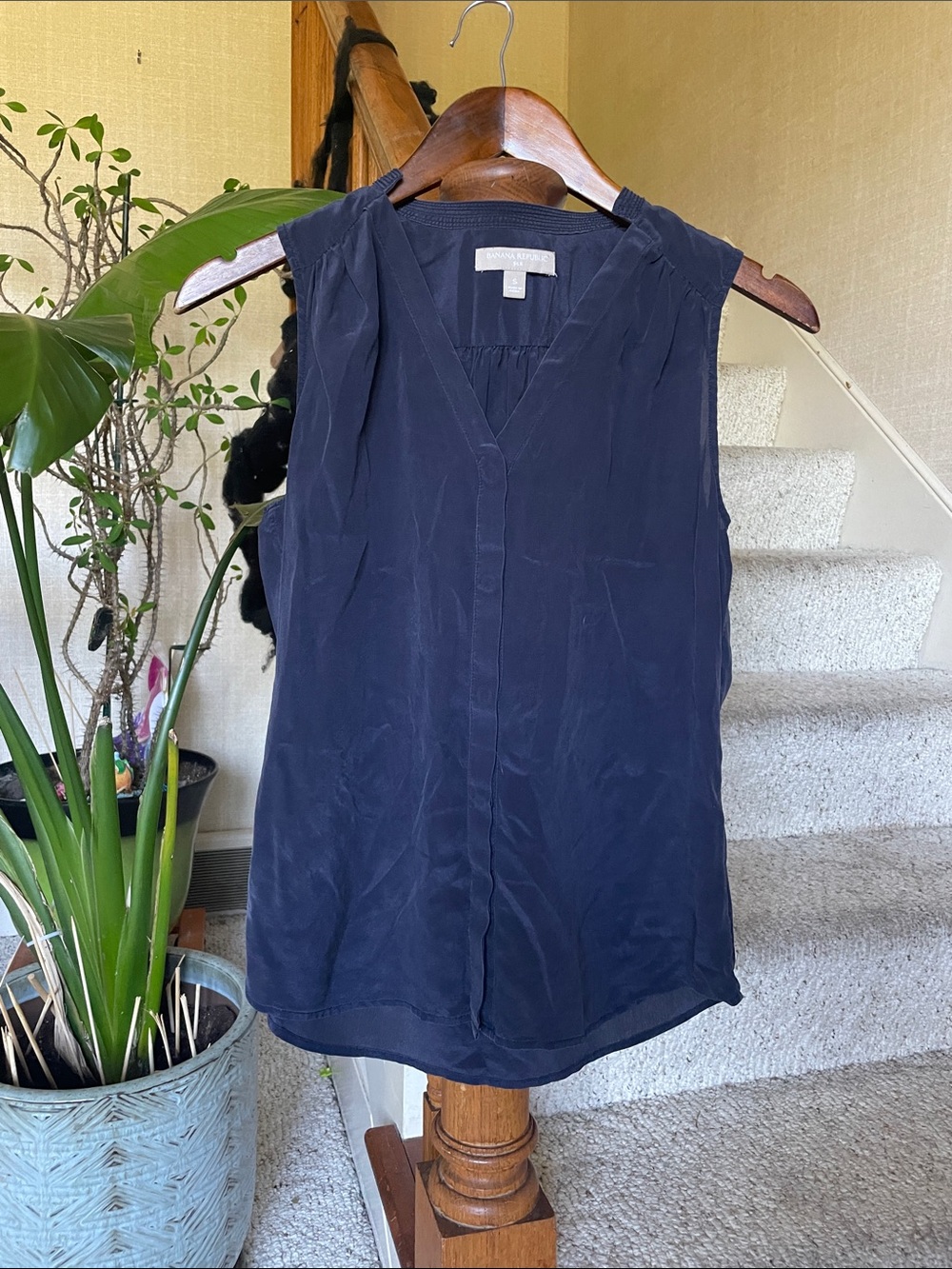 Banana Republic Silk Navy Sleeveless V-Neck Tank Top